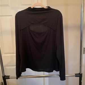 Keyhole long sleeve